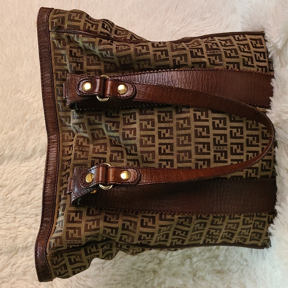 Preloved Fendi Tote Bag 🍀